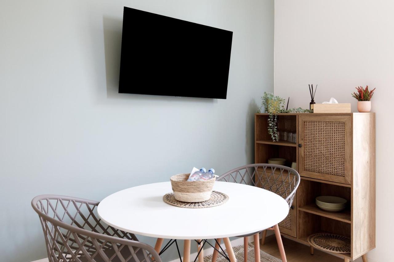 Comfortable W Balcony Center Tgv Apartment